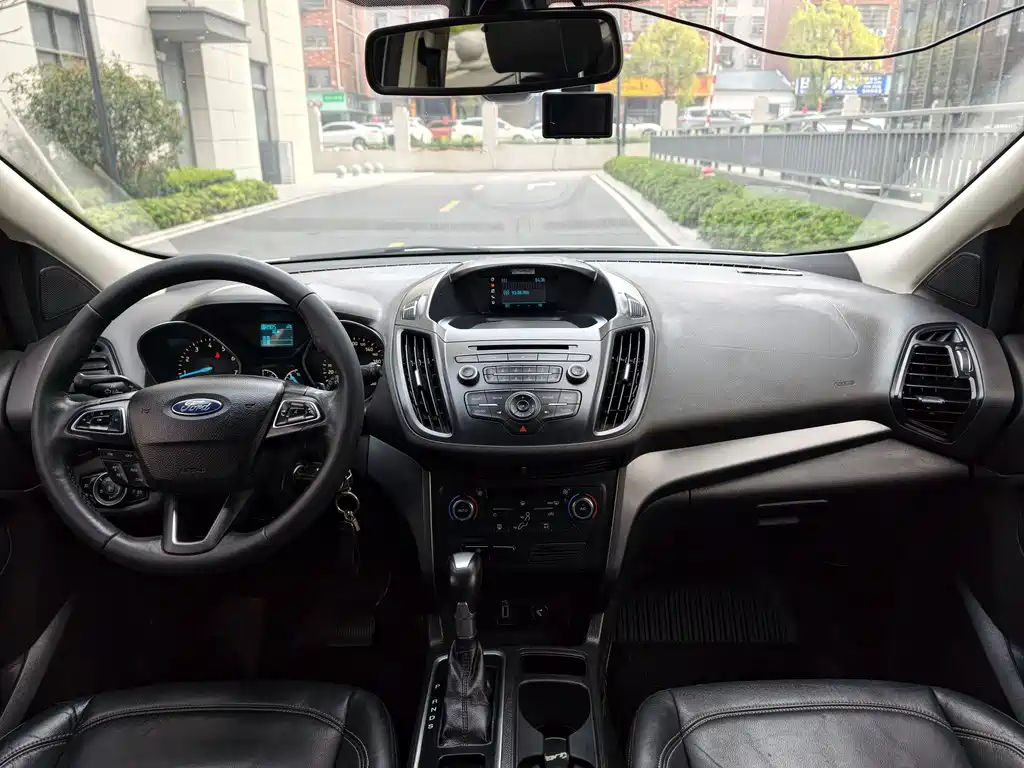 Ford Kuga 2016 — фото 16