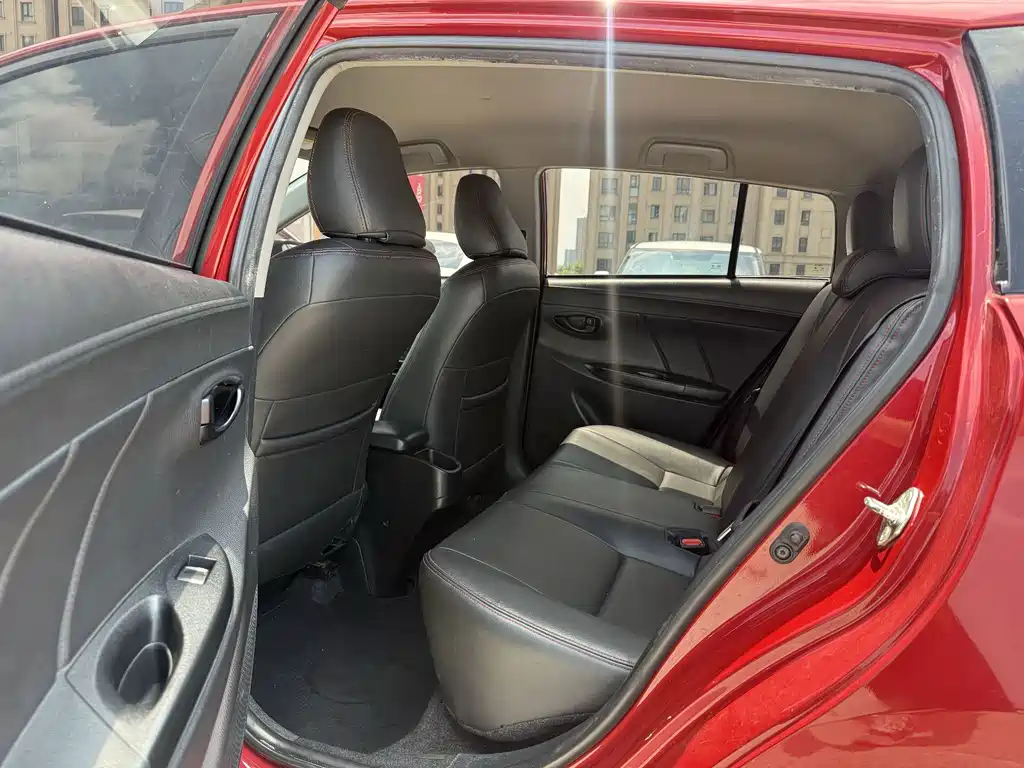 Toyota Yaris L 2021 — фото 6