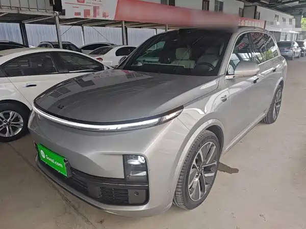 Li Auto L8 2025