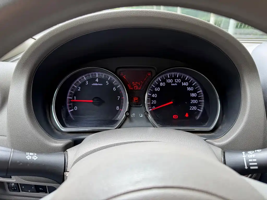 Nissan Sunny 2012 — фото 10