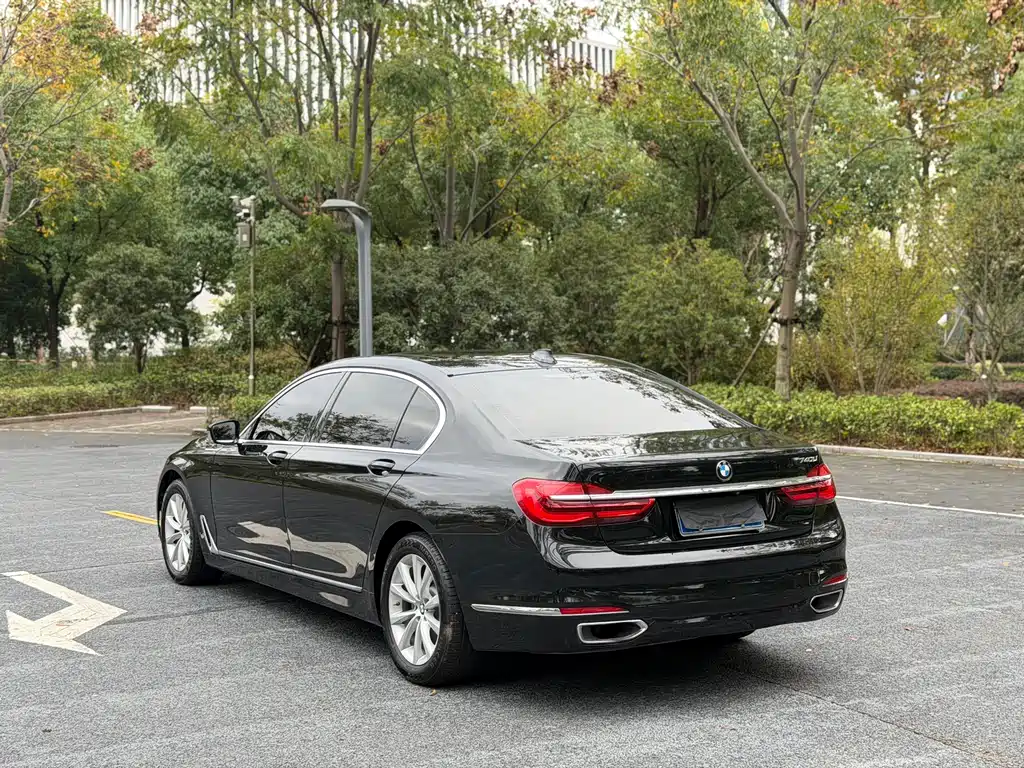 BMW 7 Series 2017 — фото 15