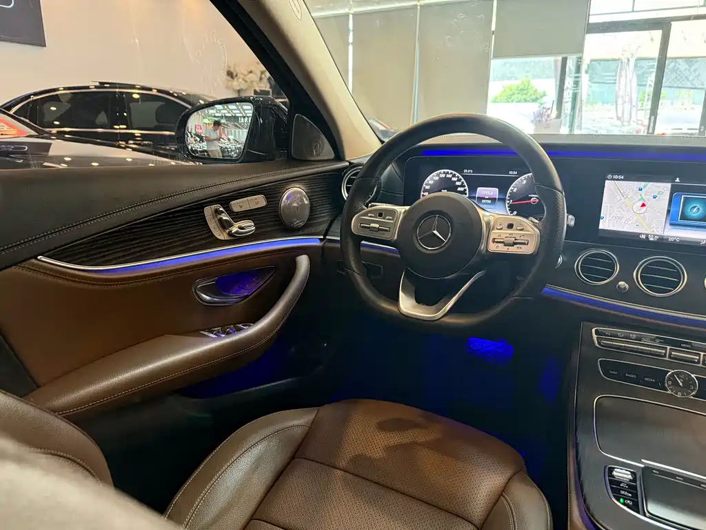 Mercedes-Benz E-Class 2020 — фото 18