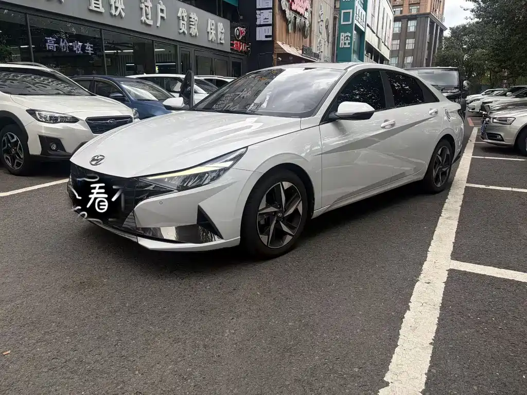 Hyundai Elantra 2022