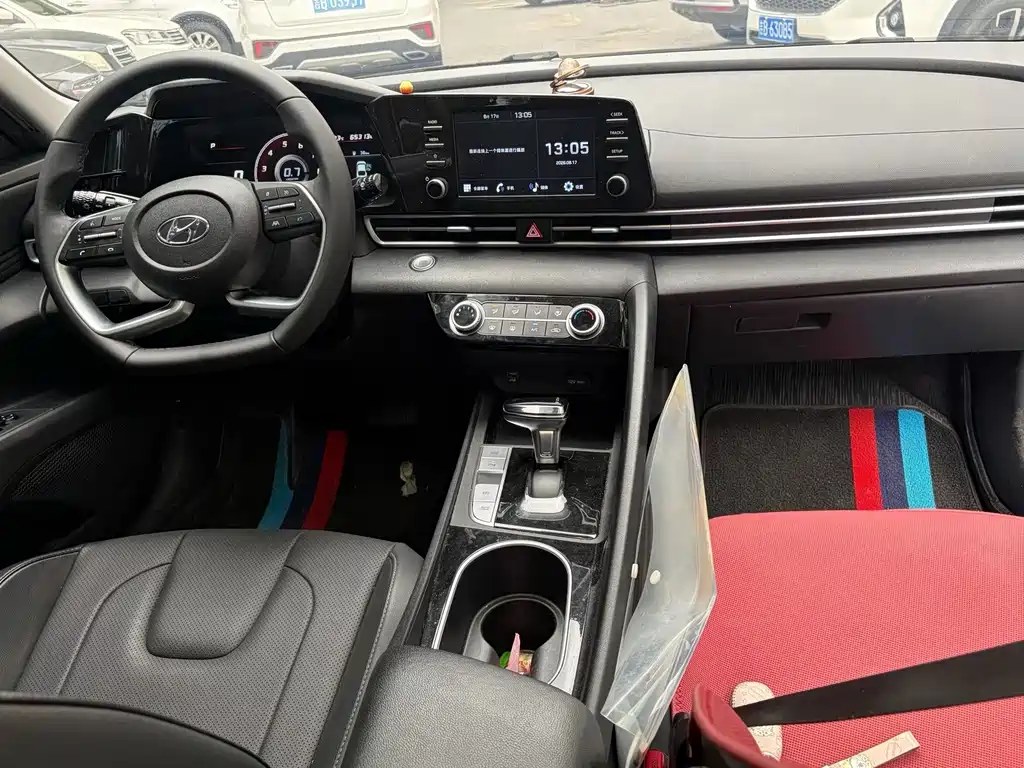 Hyundai Elantra 2022