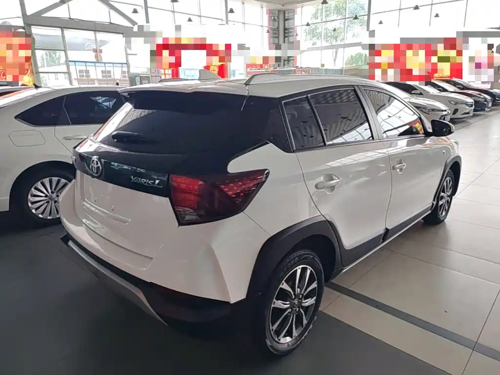 Toyota Yaris L 2023
