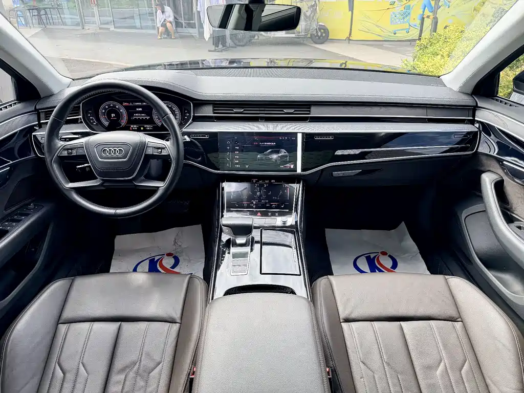 Audi A8 2018 — фото 9