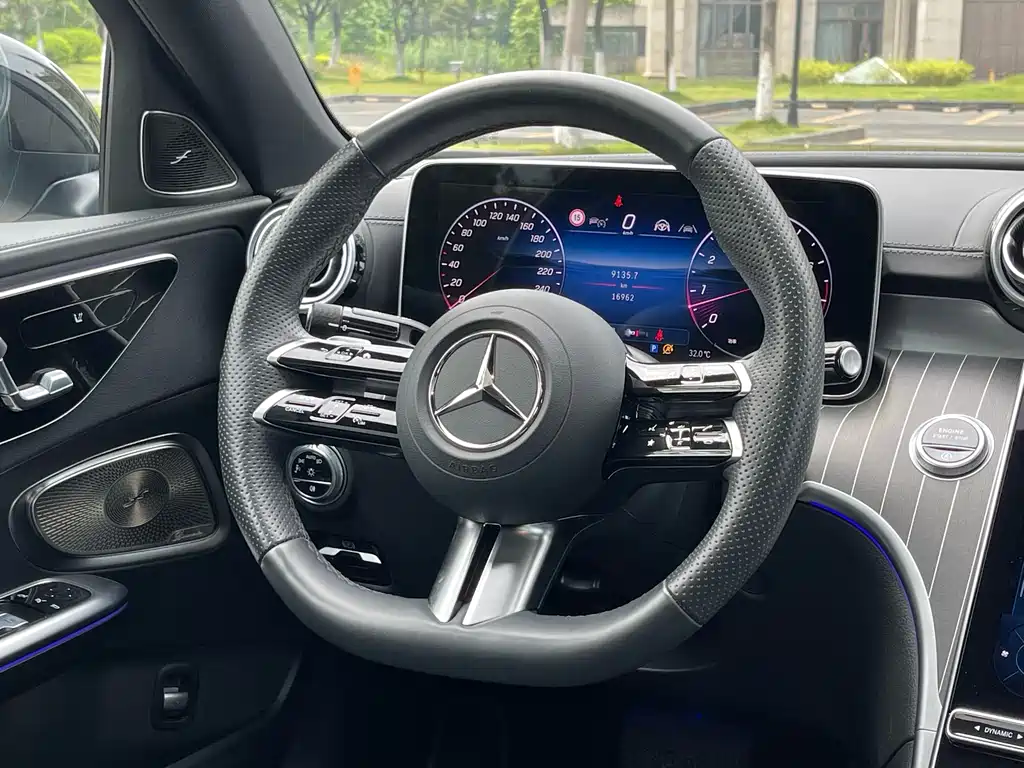 Mercedes-Benz C-Class 2024 — фото 20