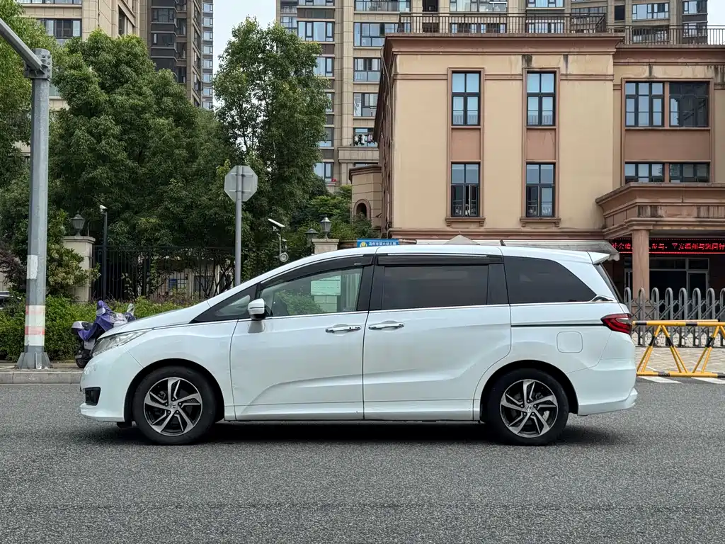 Honda Odyssey 2014 — фото 17