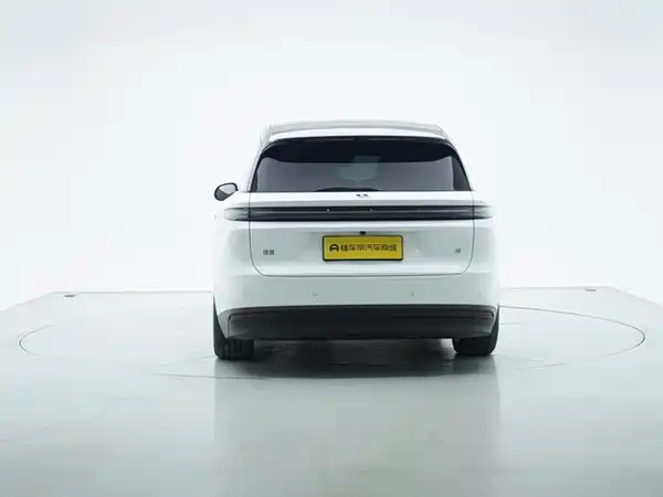 Li Auto i8 2025