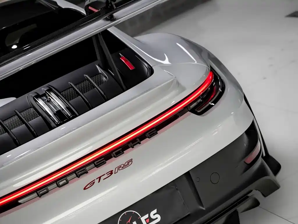 Porsche 911 2025 — фото 11