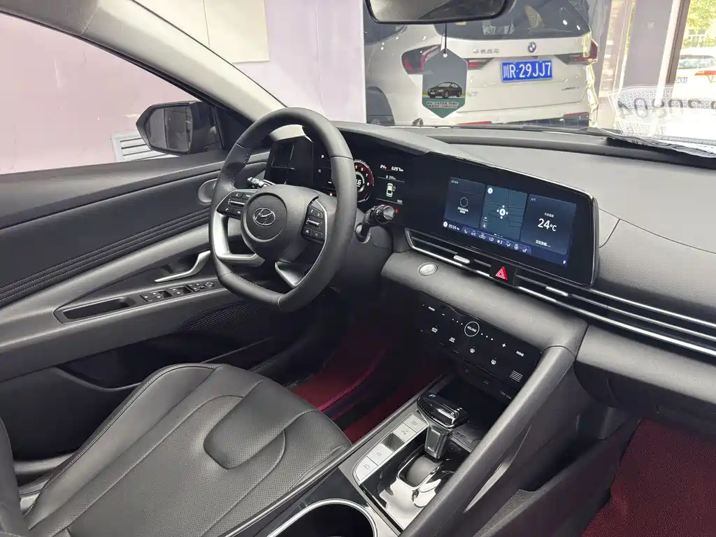 Hyundai Elantra 2022 — фото 20