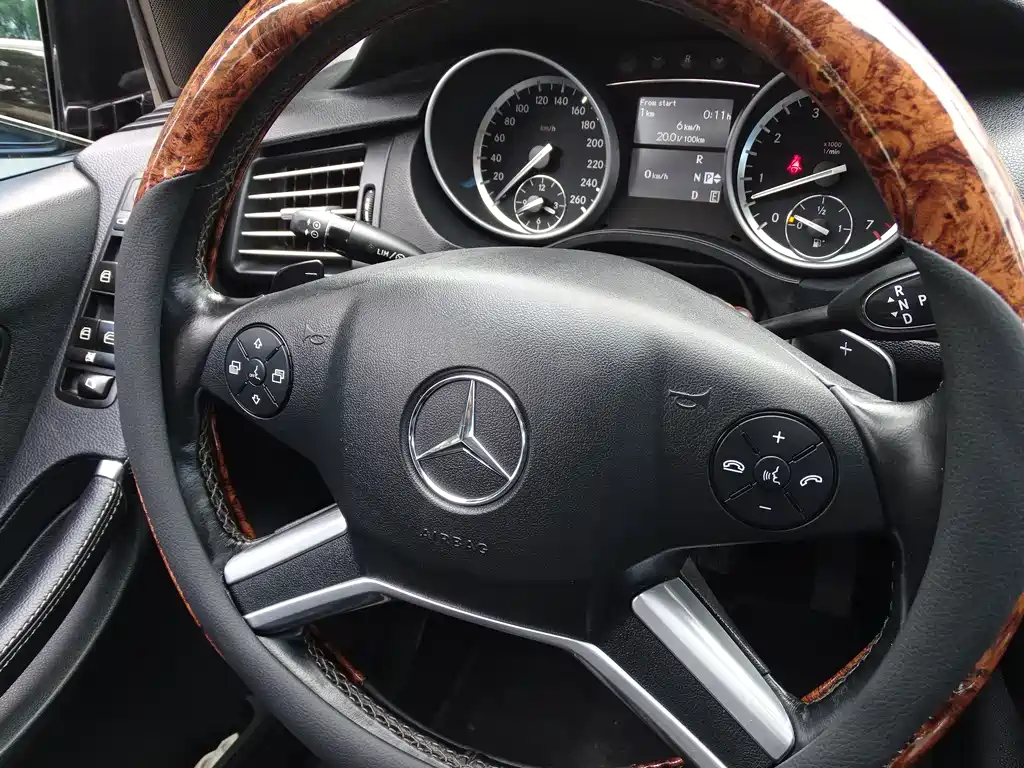 Mercedes-Benz R-Class 2014 — фото 23