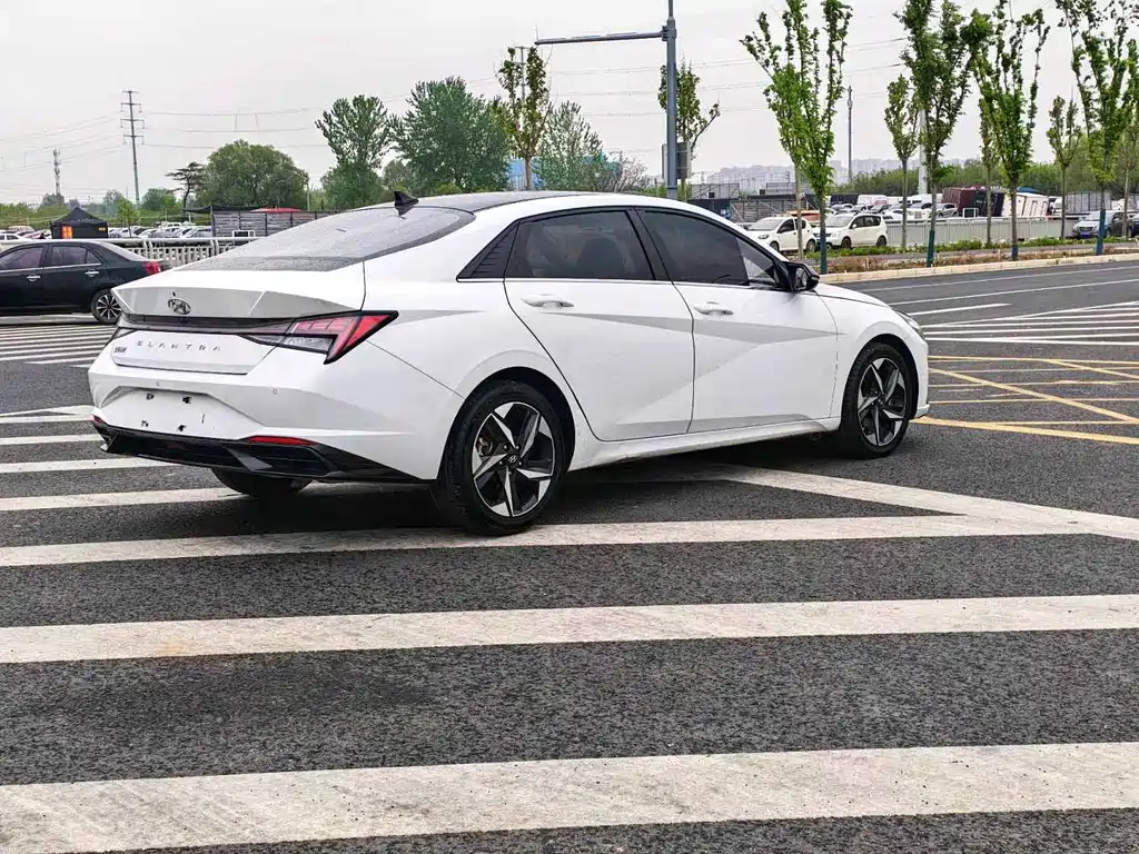 Hyundai Elantra 2021