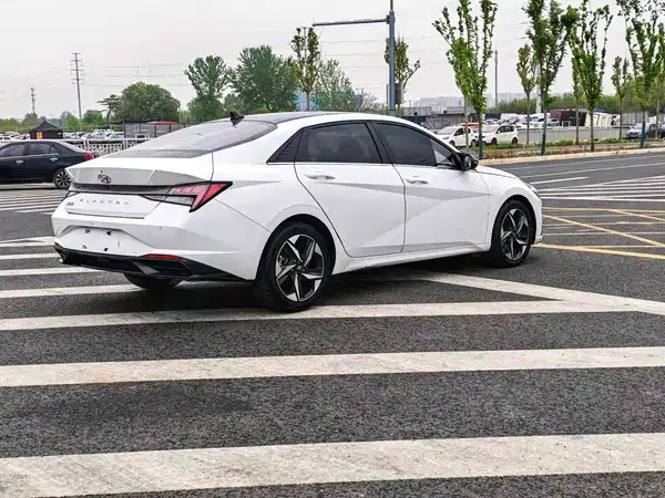 Hyundai Elantra 2021