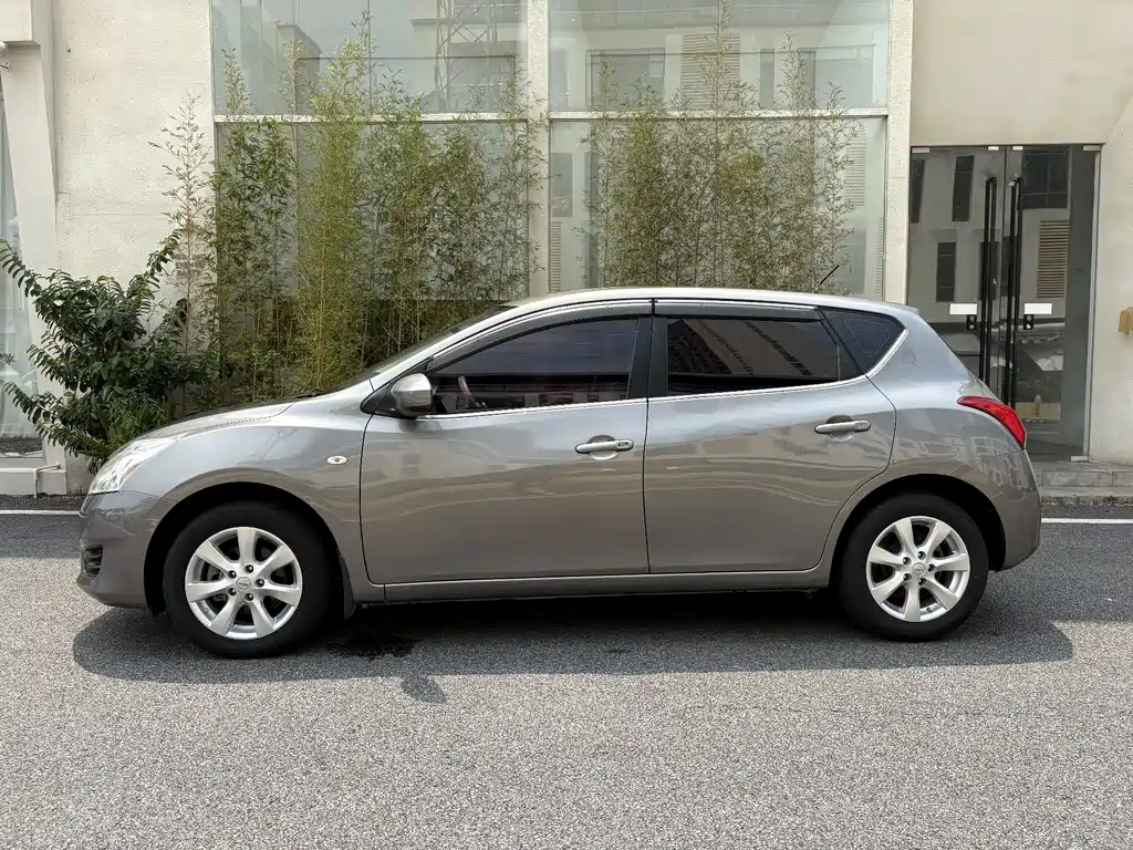 Nissan Tiida 2015 — фото 7
