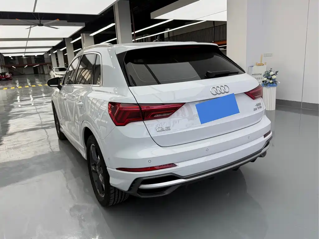 Audi Q3 2023 — фото 15