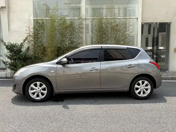 Nissan Tiida 2015