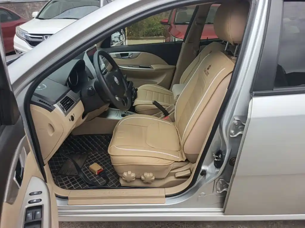 Buick Excelle 2015 — фото 15