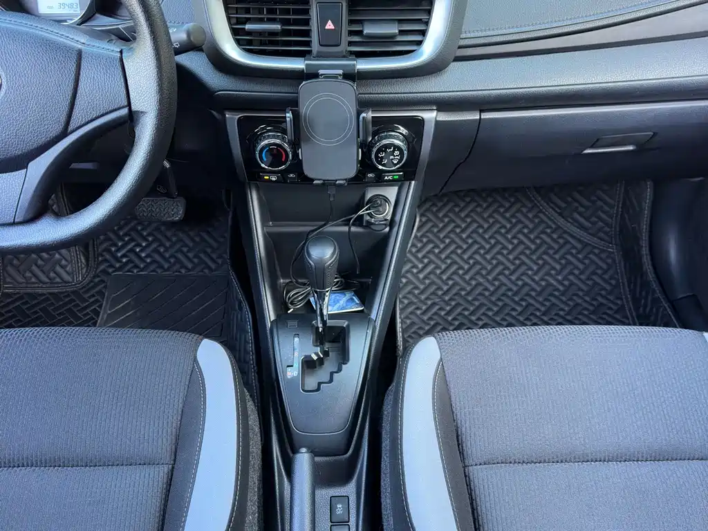Toyota Yaris L 2020 — фото 10