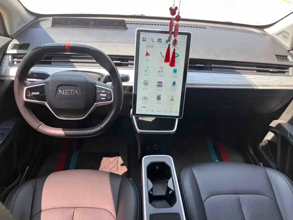 Neta V 2022