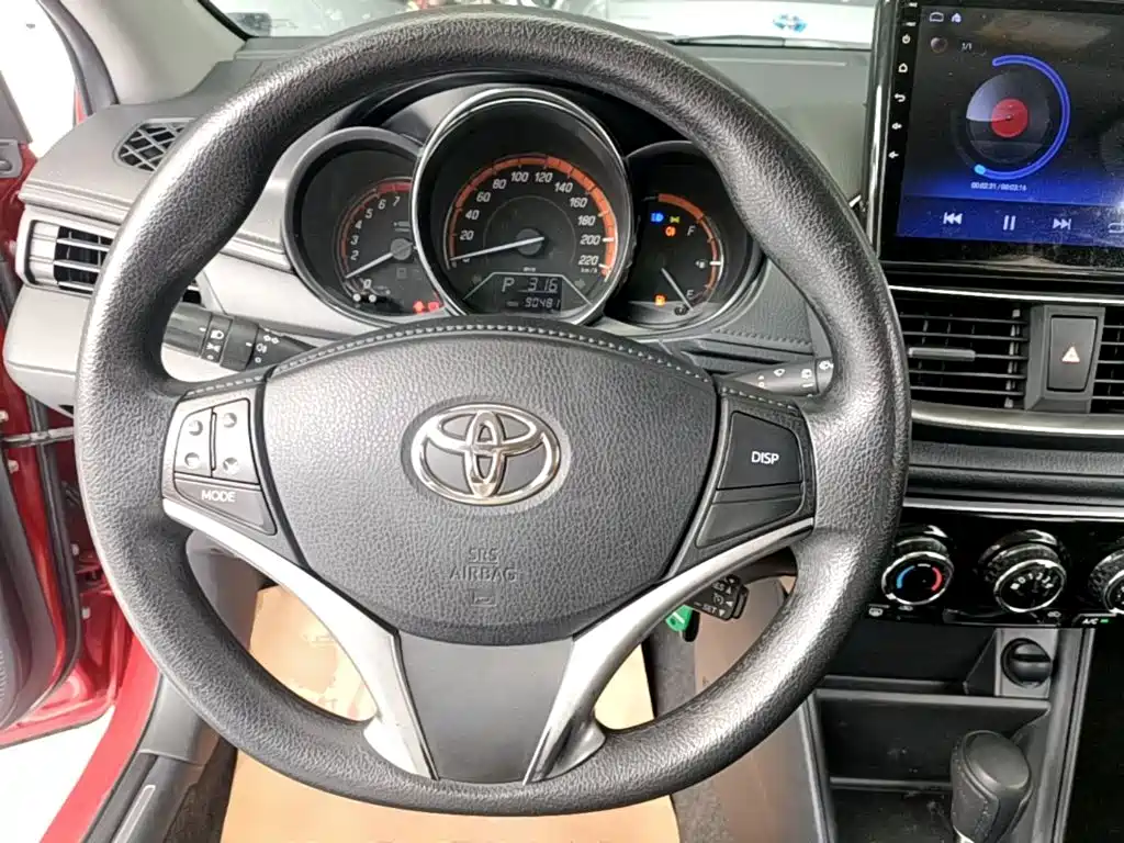 Toyota Yaris L 2022 — фото 11