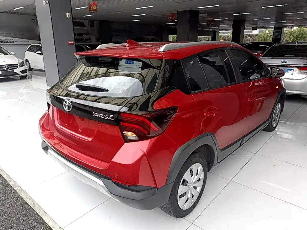 Toyota Yaris L 2022 — фото 7