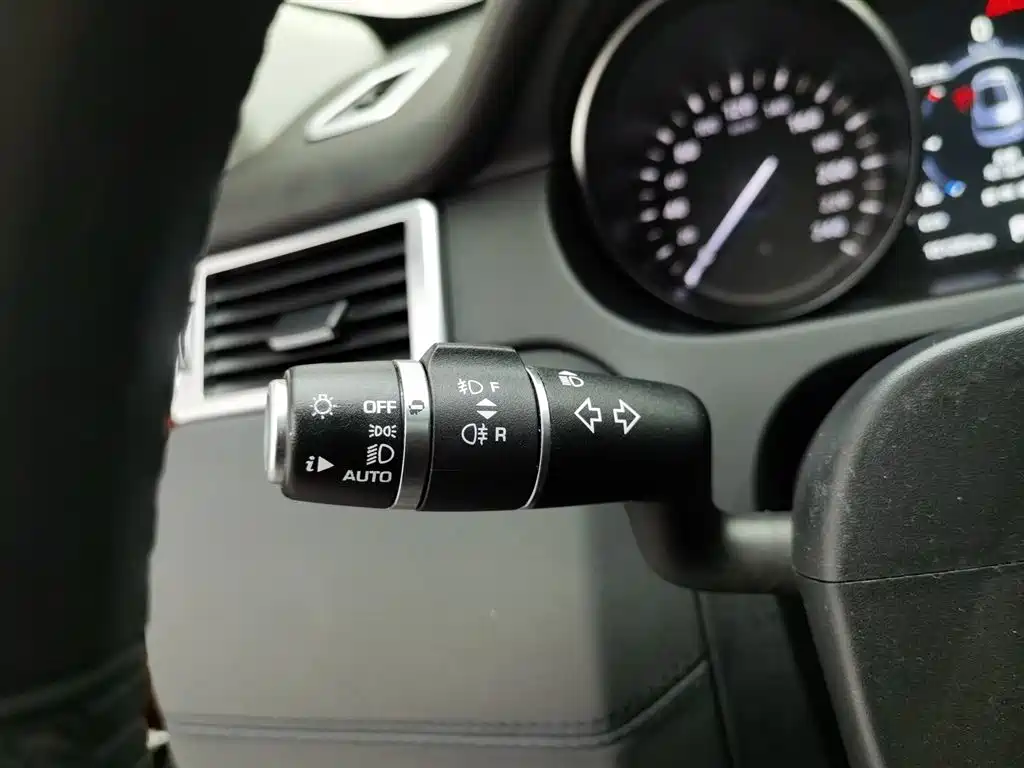 Land Rover Discovery Sport 2017 — фото 21