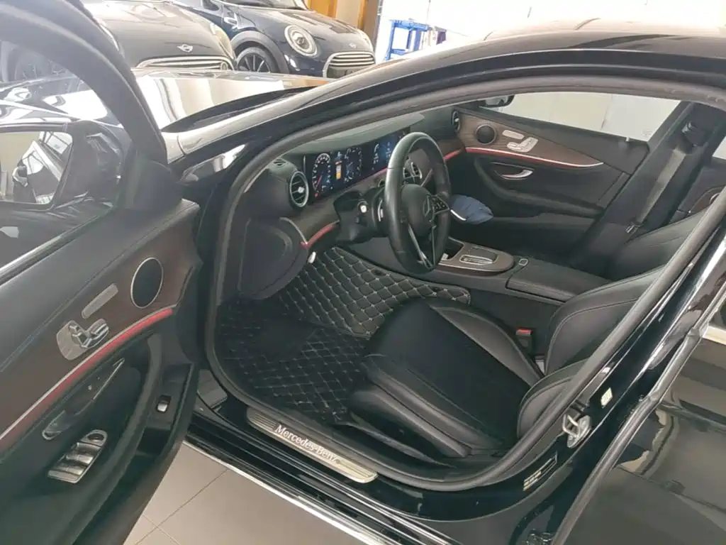 Mercedes-Benz E-Class 2022 — фото 16
