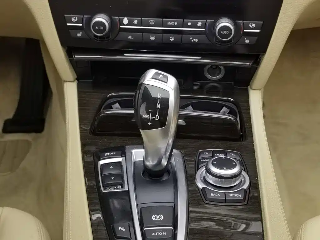 BMW 7 Series 2010 — фото 13