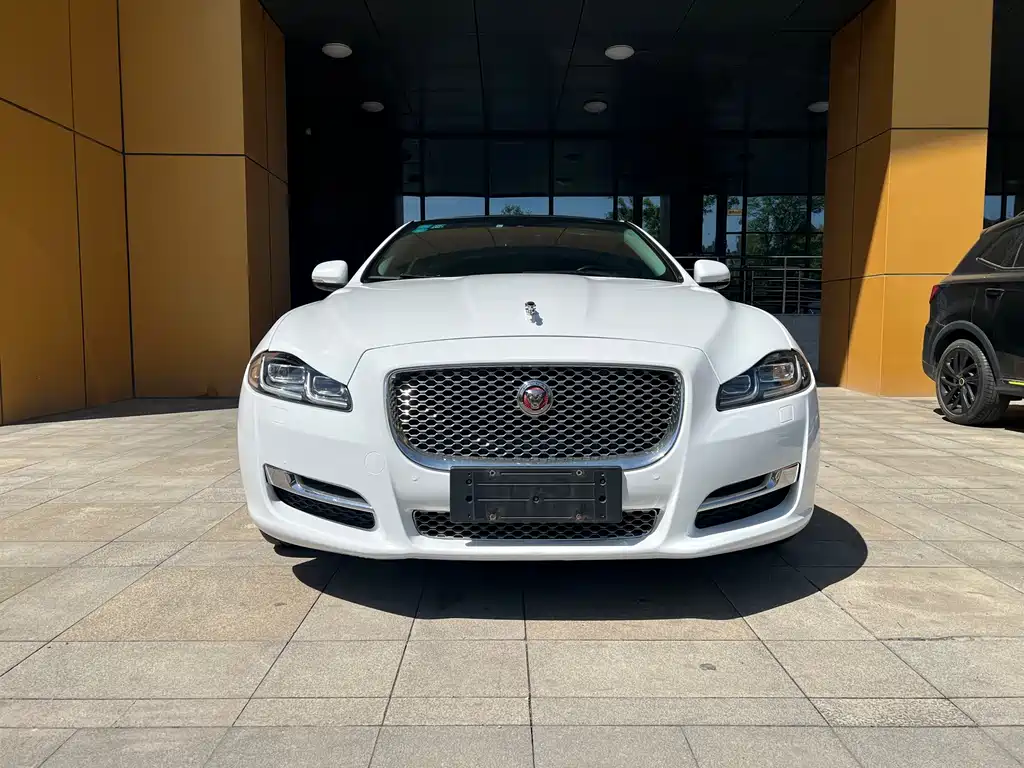 Jaguar XJ 2018 — фото 2