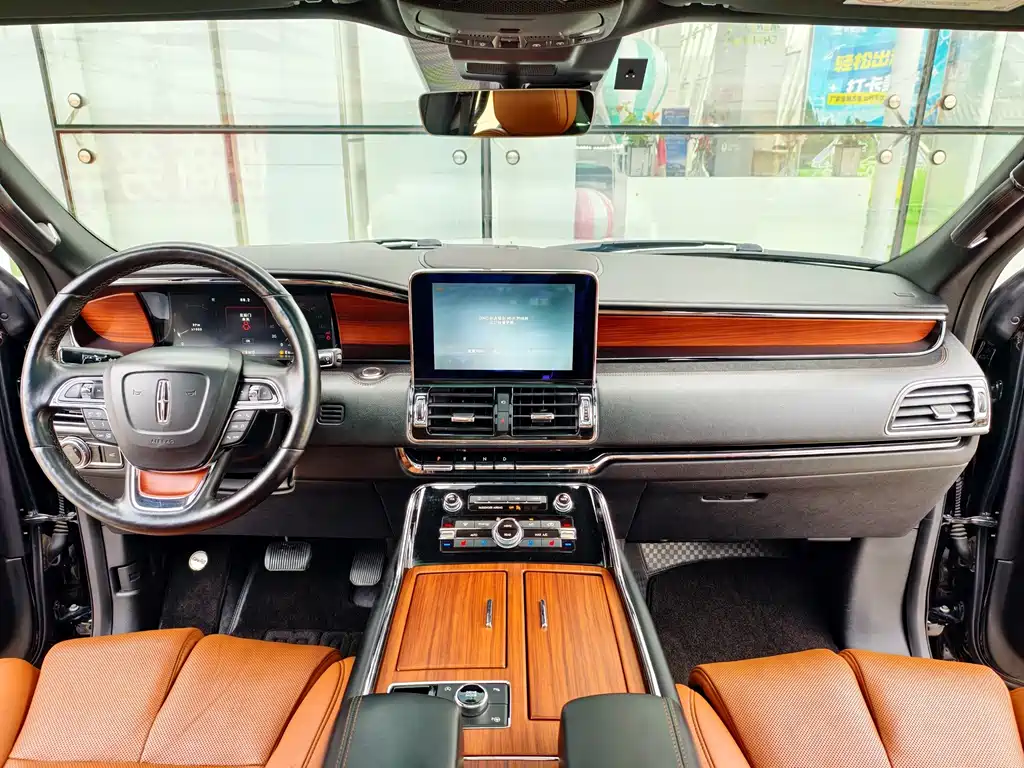 Lincoln Navigator 2019 — фото 12