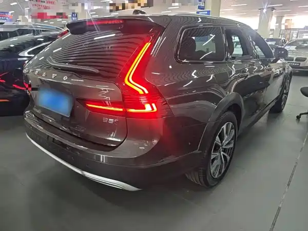 Volvo V90 2022
