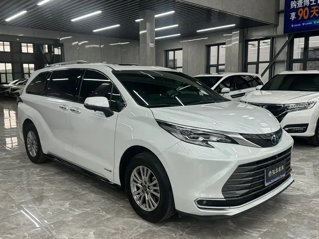 Toyota Sienna 2022 — фото 3
