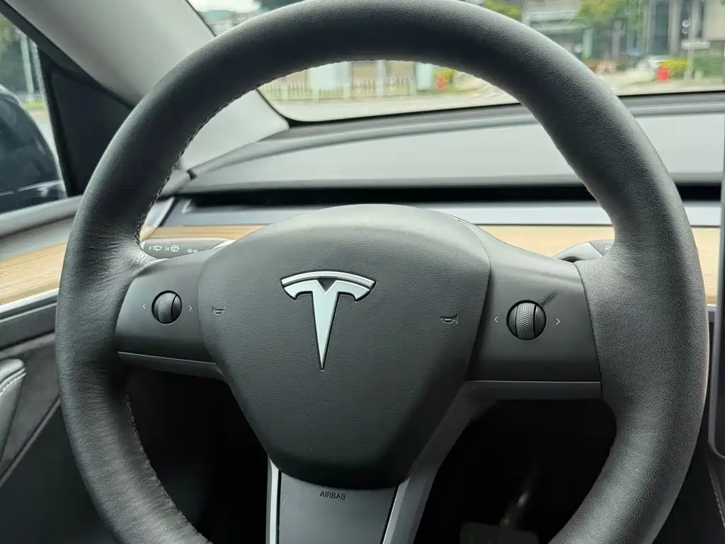 Tesla Model Y 2022 — фото 15