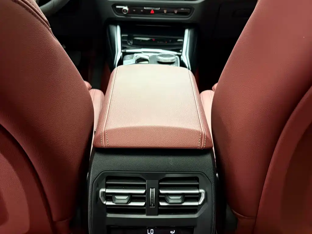 BMW 3 Series 2024 — фото 14