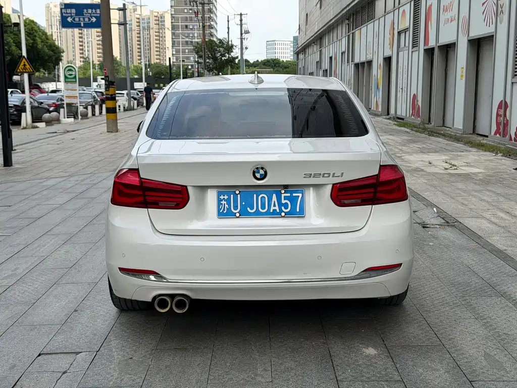 BMW 3 Series 2017 — фото 13