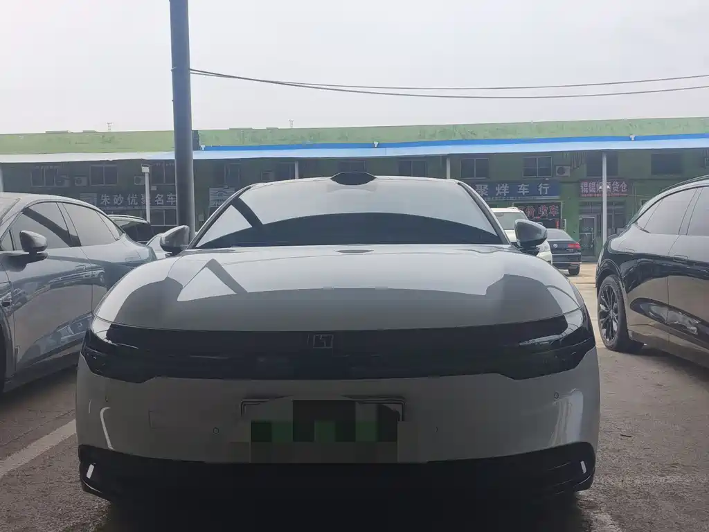 Zeekr 007 2025