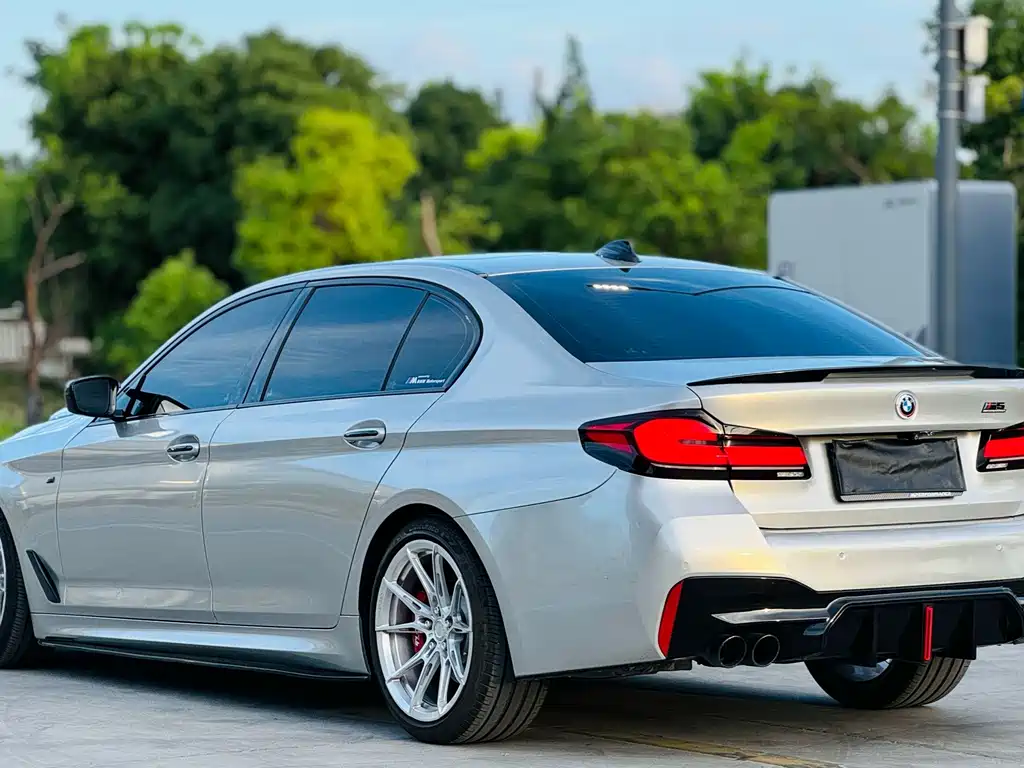 BMW 5 Series 2018 — фото 12