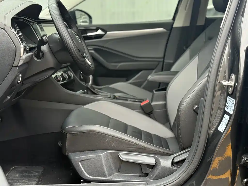 Volkswagen Sagitar 2019