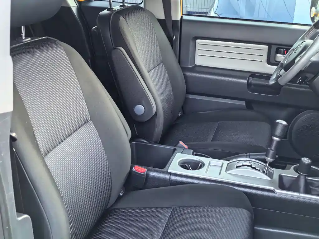 Toyota FJ Cruiser 2019 — фото 10