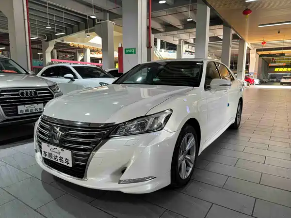 Toyota Crown 2015