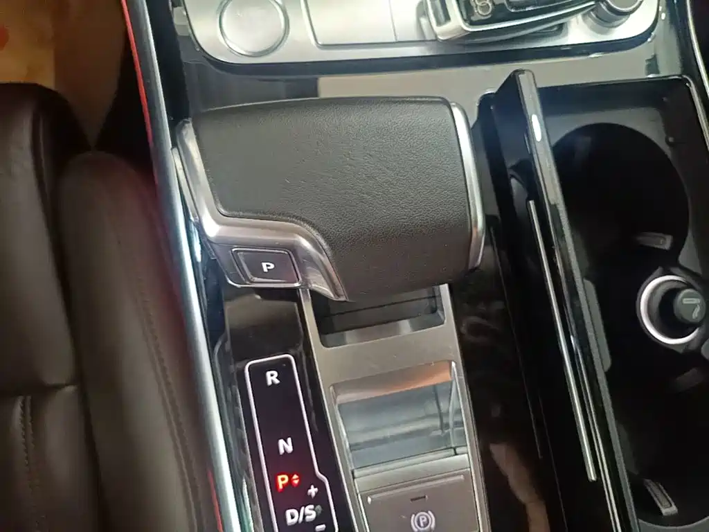 Audi A8 2020 — фото 14