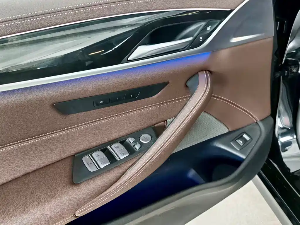 BMW 5 Series 2024 — фото 13