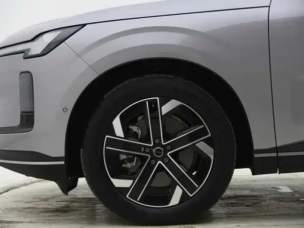 Volvo XC70 Plug-In Hybrid 2025