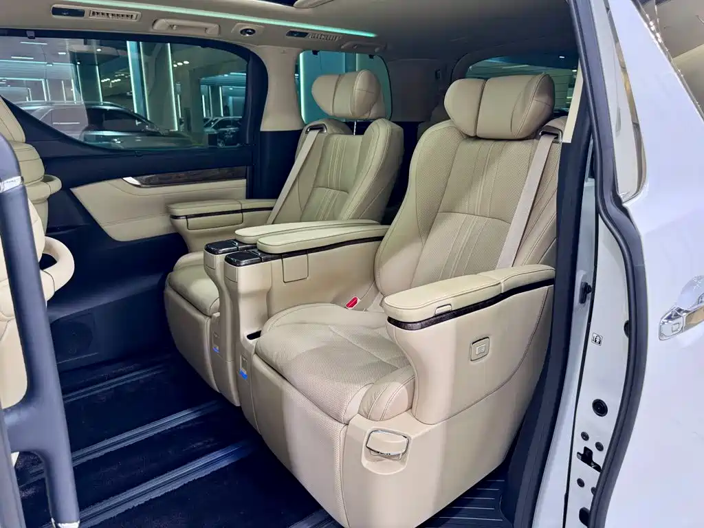 Toyota Vellfire 2023 — фото 19