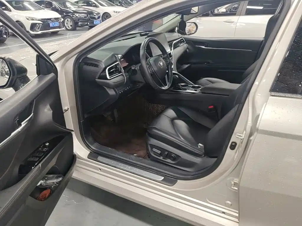 Toyota Camry 2022 — фото 16