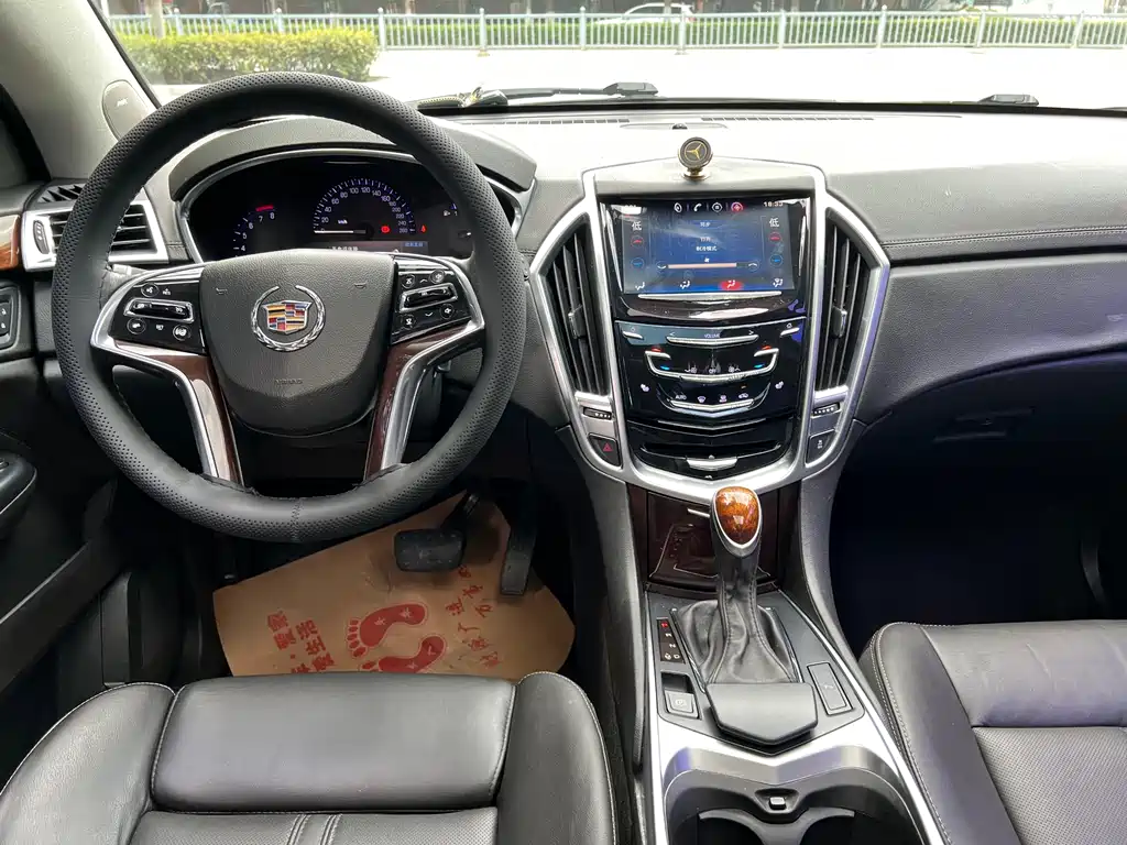Cadillac SRX 2015 — фото 11