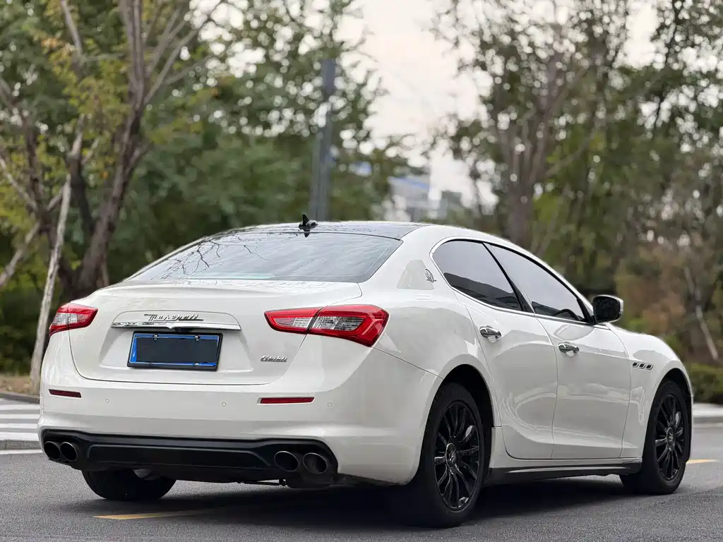 Maserati Ghibli 2018 — фото 11
