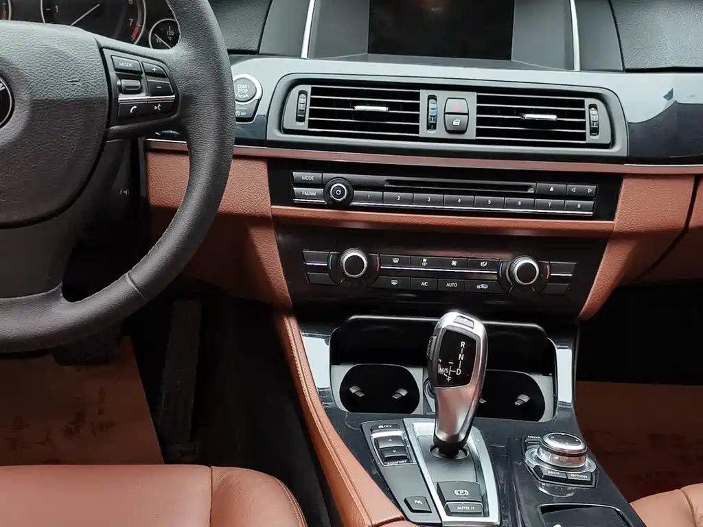 BMW 5 Series 2013 — фото 10