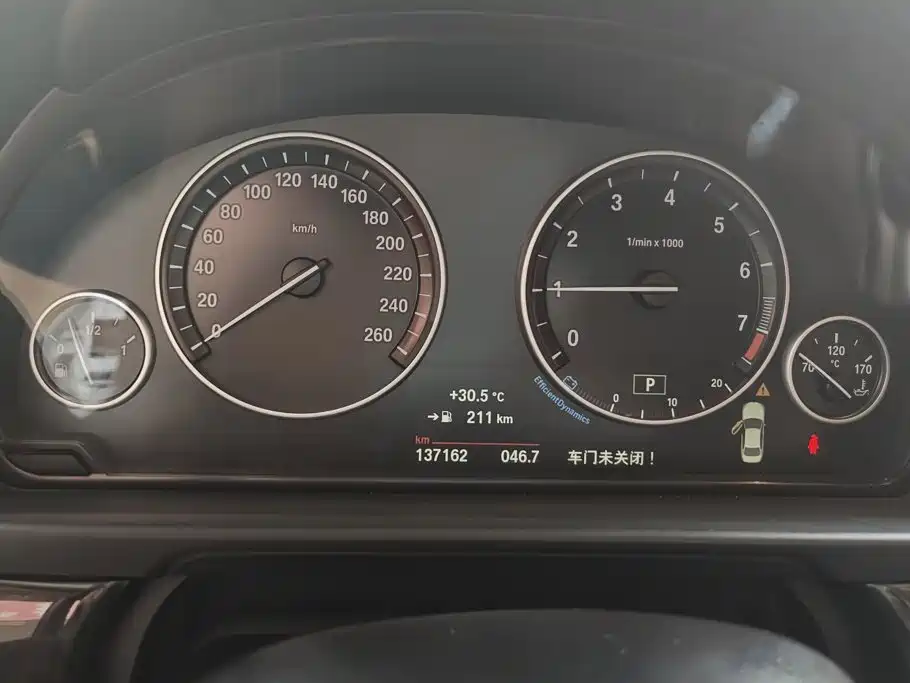 BMW 5 Series 2015 — фото 14